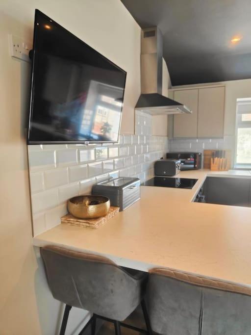 Sloane Modern 2 Bedroom Seafront Apartment 黑潭 外观 照片