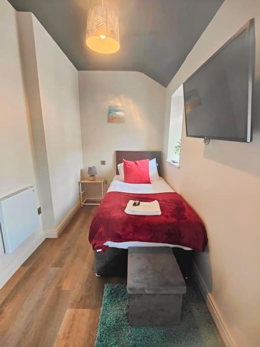 Sloane Modern 2 Bedroom Seafront Apartment 黑潭 外观 照片