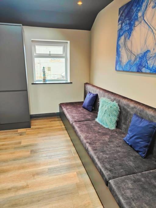 Sloane Modern 2 Bedroom Seafront Apartment 黑潭 外观 照片